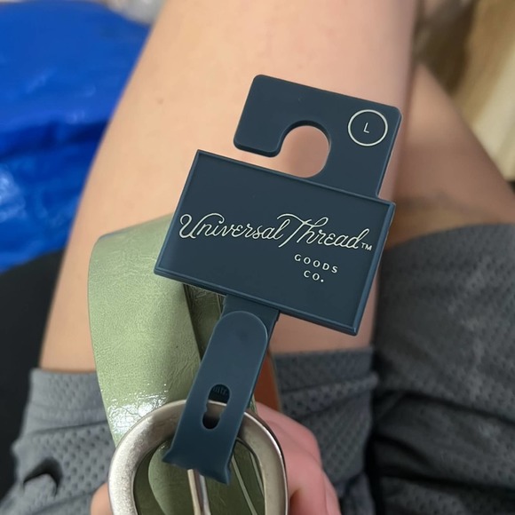 Universal Thread Snappy Green Women's Horseshoe Belt NWT SIZE L - Picture 4 of 4